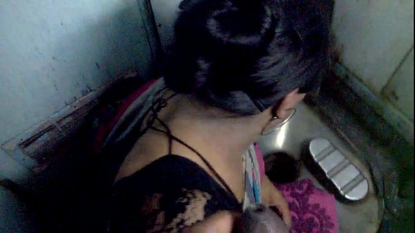 Mature Aunty Hot Blowjob Big Black Cock Sex In Train Toilet Indian
