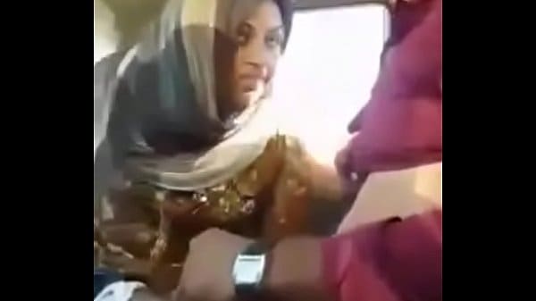 Pakistan Sexy Aunty - Hot pakistani aunty xxx enjoying sex in car - Indian Porn 365