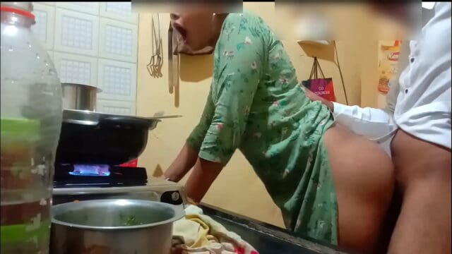 kitchen me indian sexy wife ki chudai ghodi bana ke dehati sex video image