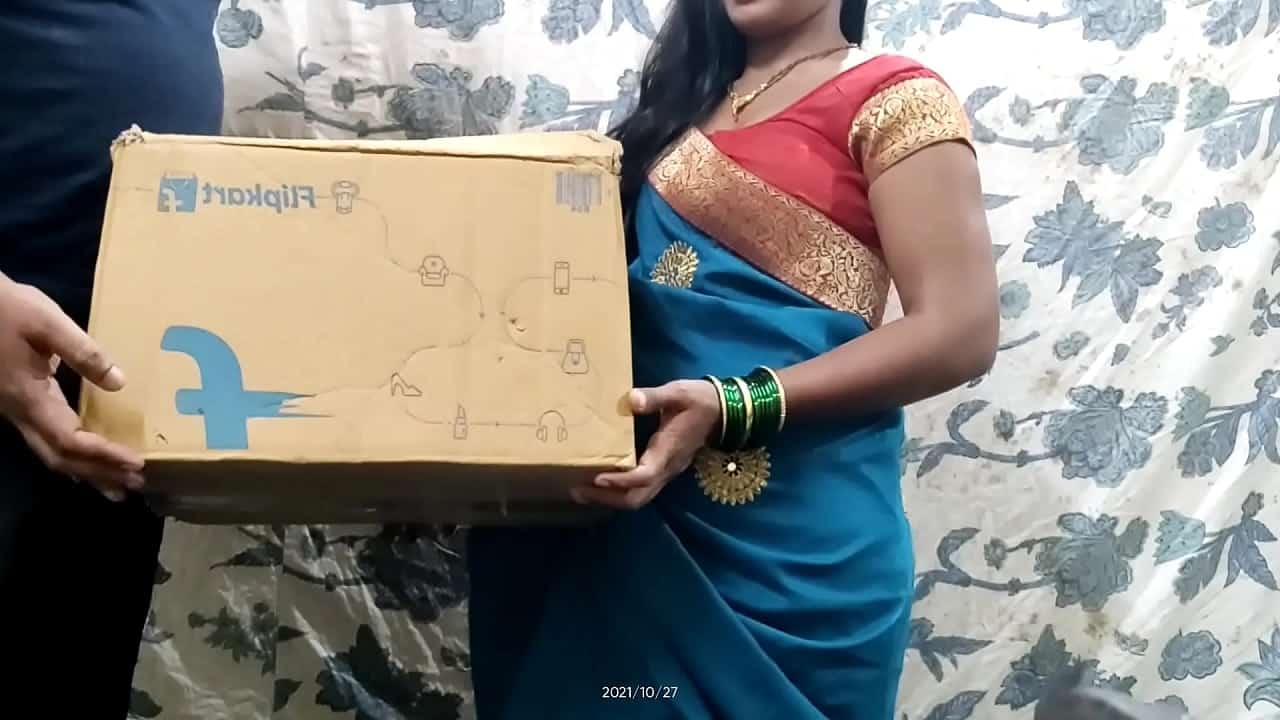 Delivery Ki Chudai - xnxx sex video horny bhabhi fuck flipkart delivery boy