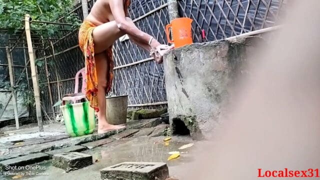 Indian xxx sexy village wife outdoor bathing and fucking