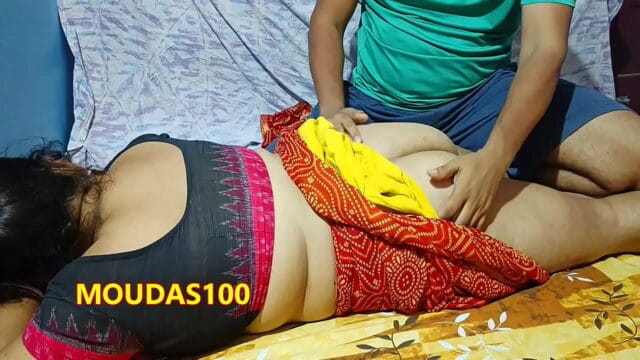 Kamababa Newly married Desi elder sister in Sharee Sexy Body Massage Sex with Small Brother